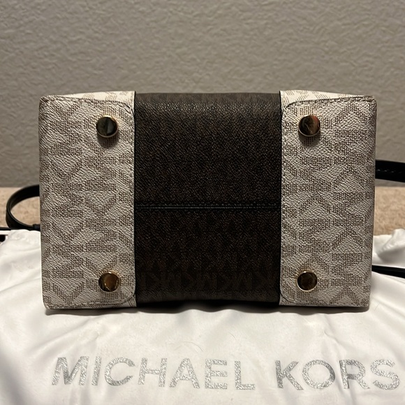 Adorable Michael Kors bucket bag - Picture 4 of 4
